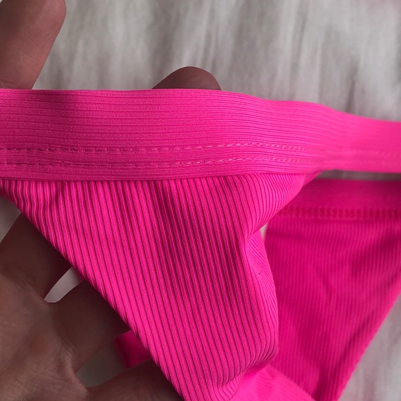 Bikini - Picture 3 of 5